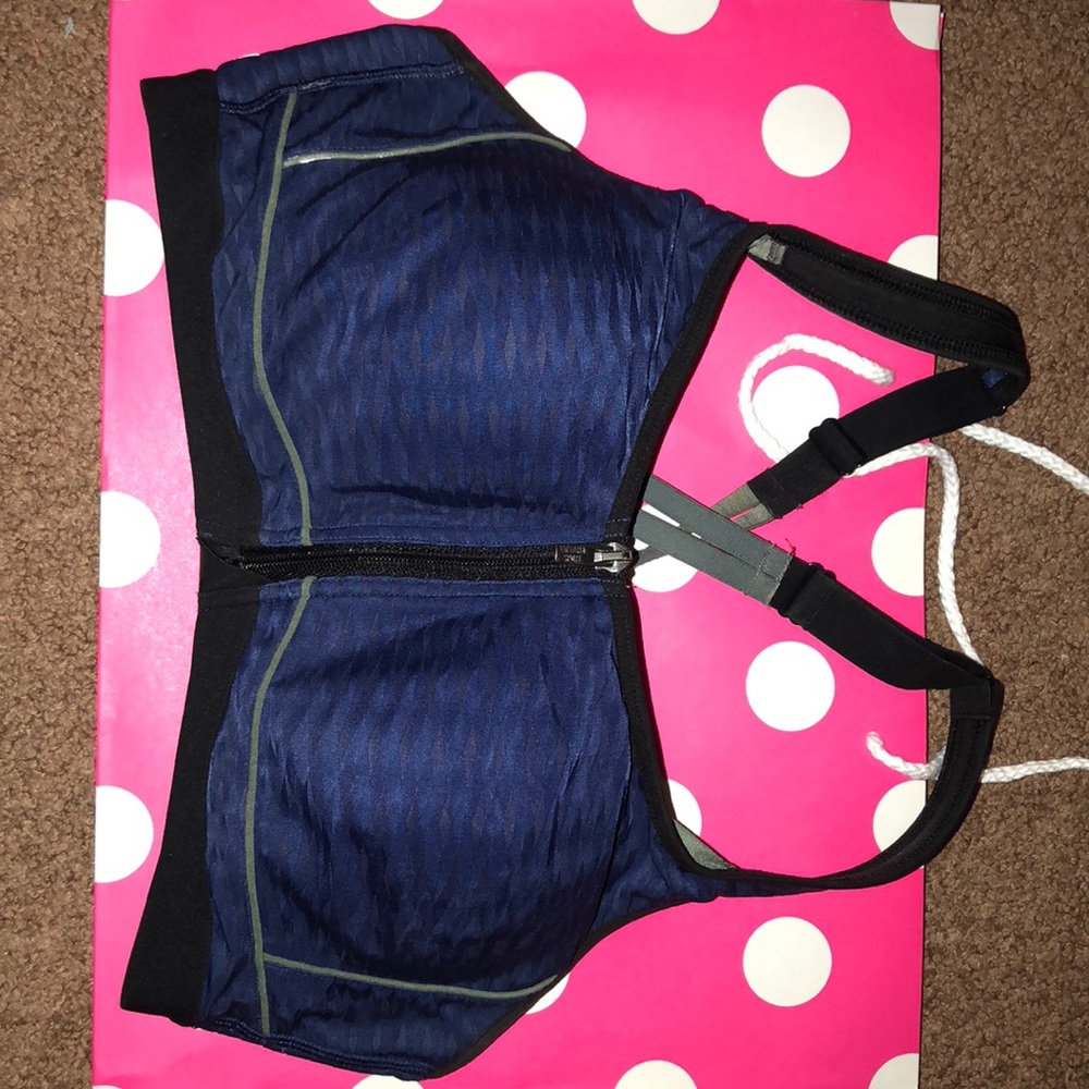 VICTORIA SPORT Front Close Sports Bra